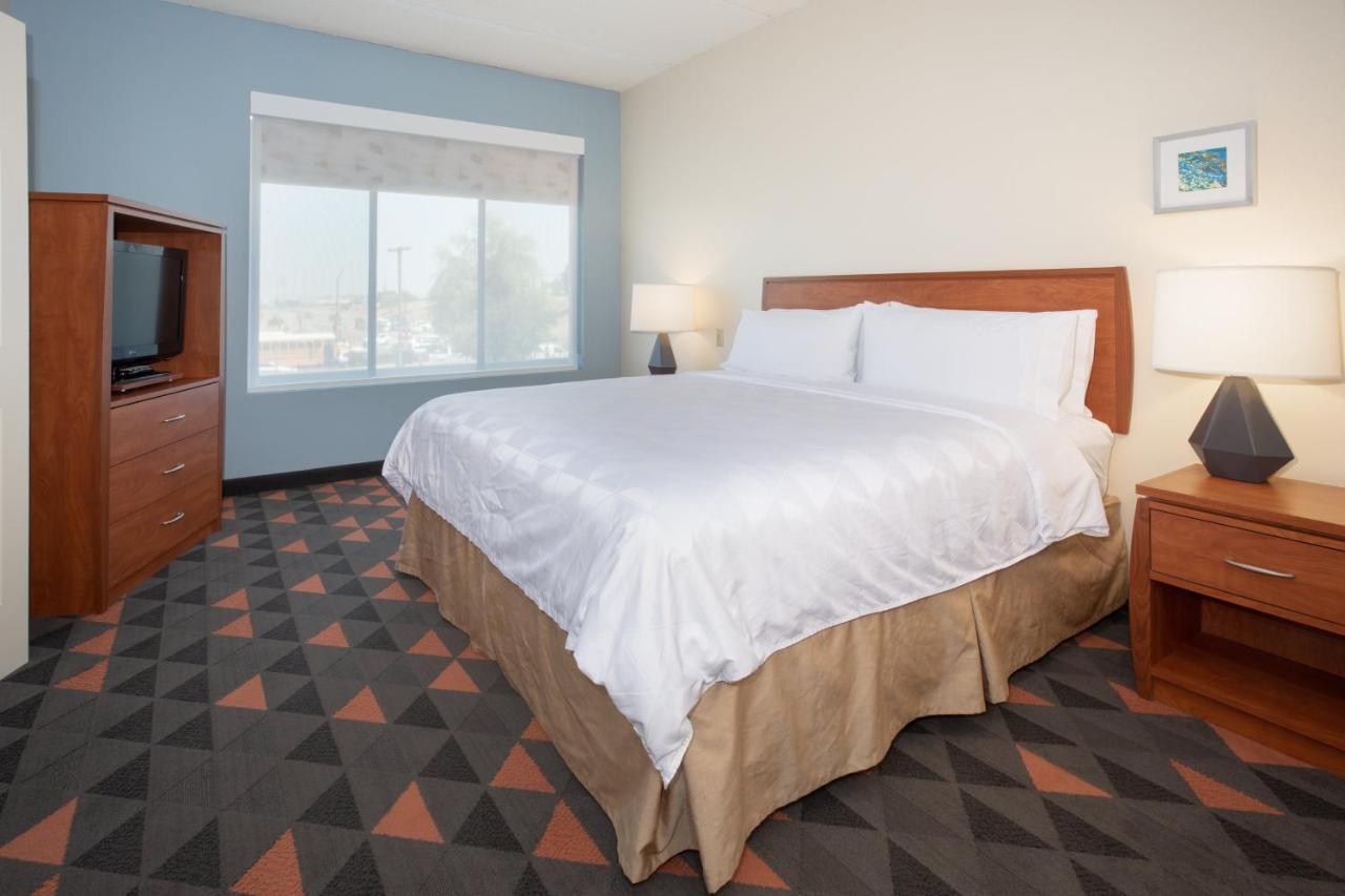 Holiday Inn & Suites Goodyear - West Phoenix Area By Ihg Exterior photo